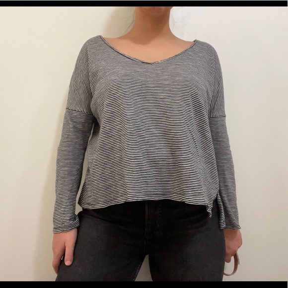 Cute stripe navy and withe long sleeve 💙 - Picture 1 of 2